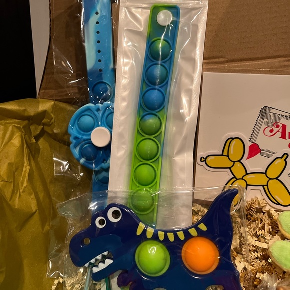 BOYS FIDGE BOX - Picture 4 of 5